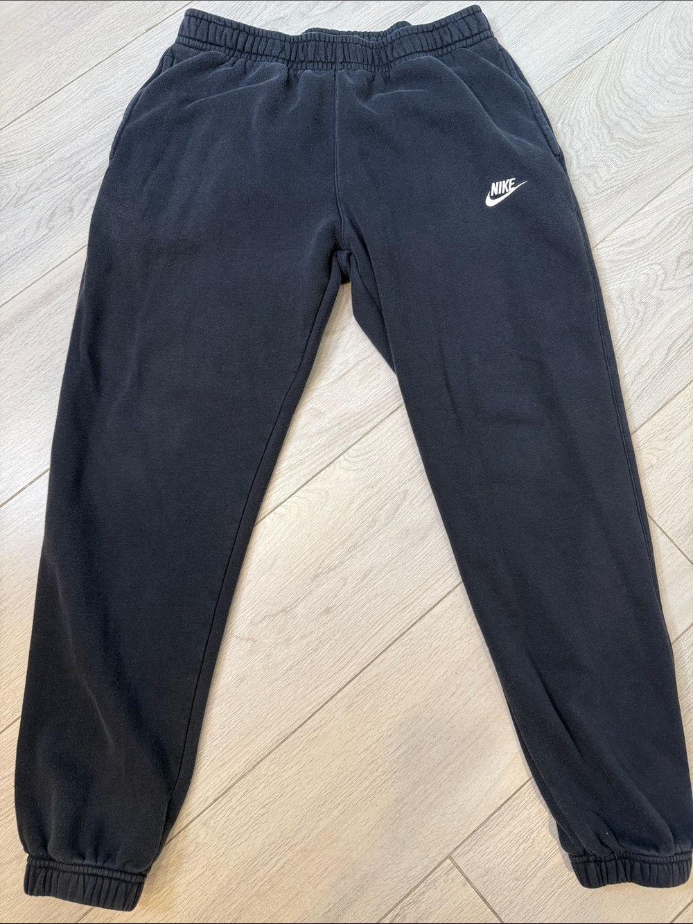 Nike Classic Fleece Joggers Sweatpants Black Large EUC Cozy Loungewear Size Lrg